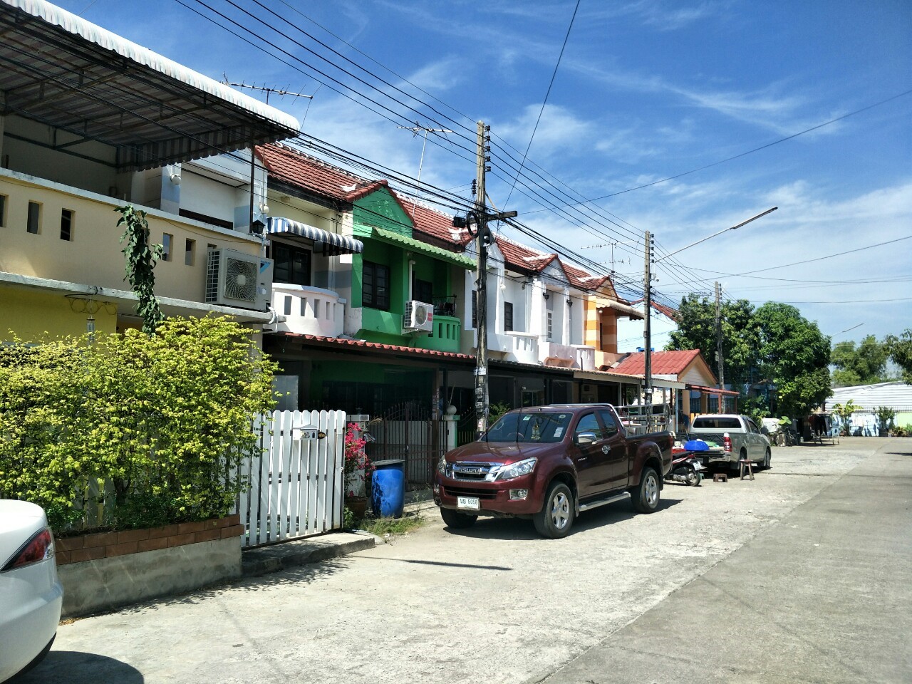 ขายทาวน์เฮ้าส์ 2 ชั้น ซื้อบ้านมีเงินทอน โครงการหมู่บ้าน คัทลิยา วิลล์ ลำลูกกา คลอง 3 — ติดถนนใหญ่ ไม่ต้องเข้าซอยย่อย