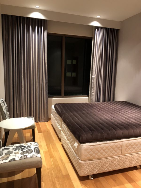 For rent The Emporio Place Sukhumvit 24 3+1 Bedroom 4 Bathroom 161 sqm. 34th floor. Fully furnished 150,000 Baht 1 year lease up to