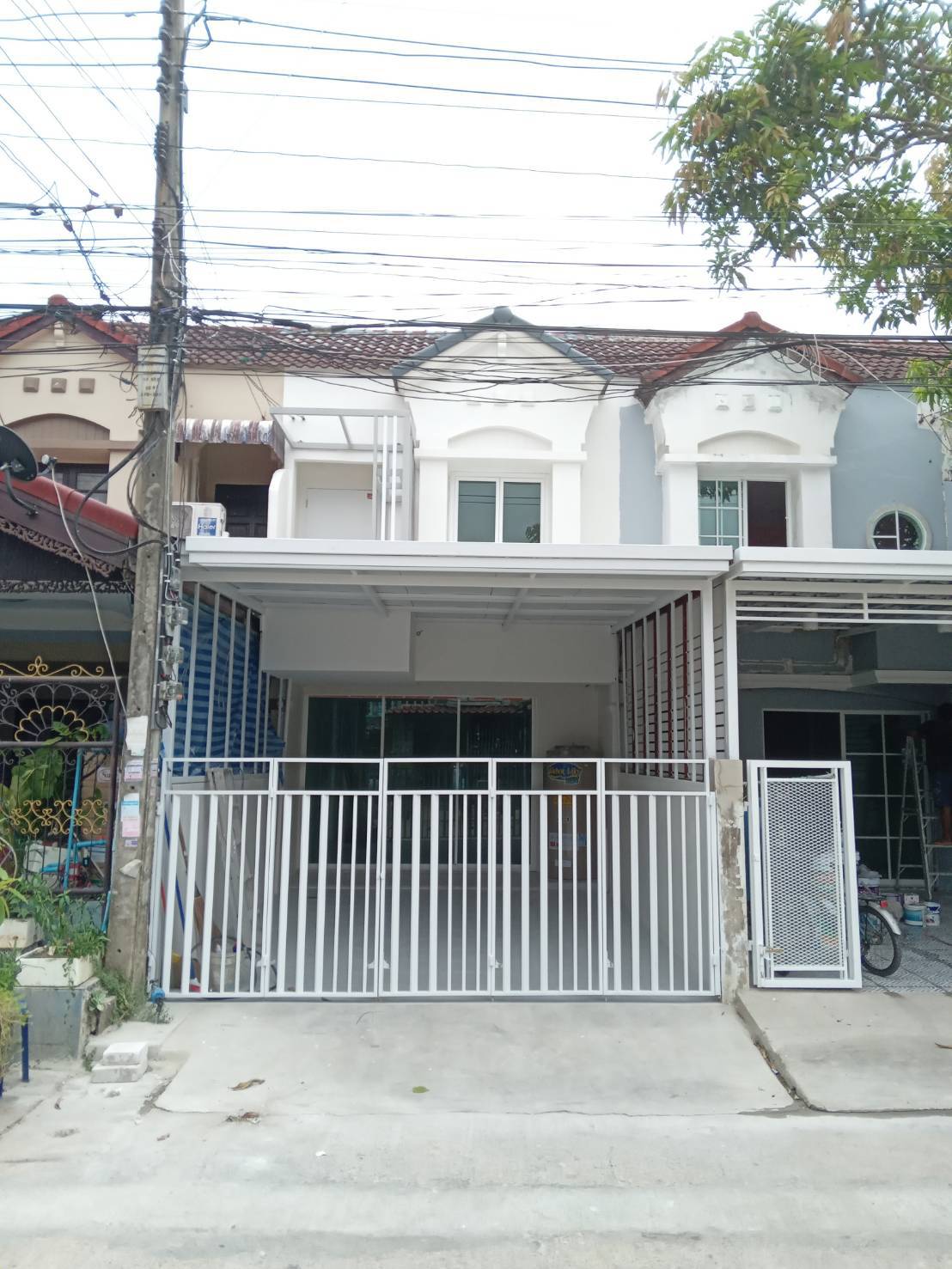 ขายทาวน์เฮ้าส์ 2 ชั้น ปรับปรุงรีโนเวทใหม่ทั้งหลัง หมู่บ้านรินทร์ทอง ลำลูกกา คลอง 2