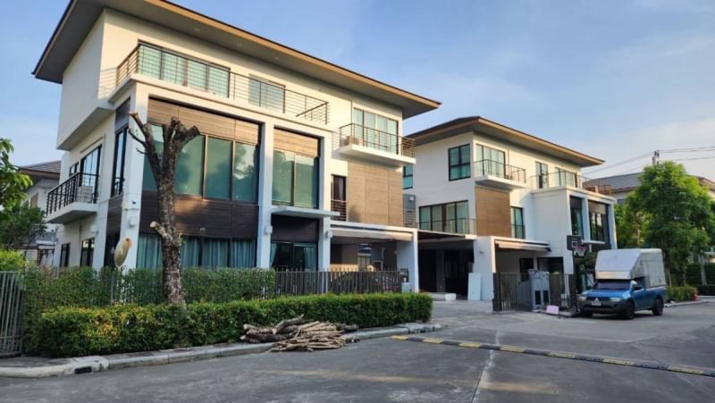 ขาย / ให้เช่าบ้านเดียว บ้านหรูใหญ่ 3 ชั้น หมู่บ้าน ลุมพินี สวนหลวง ร.9 ให้เช่า 160,000 บาท