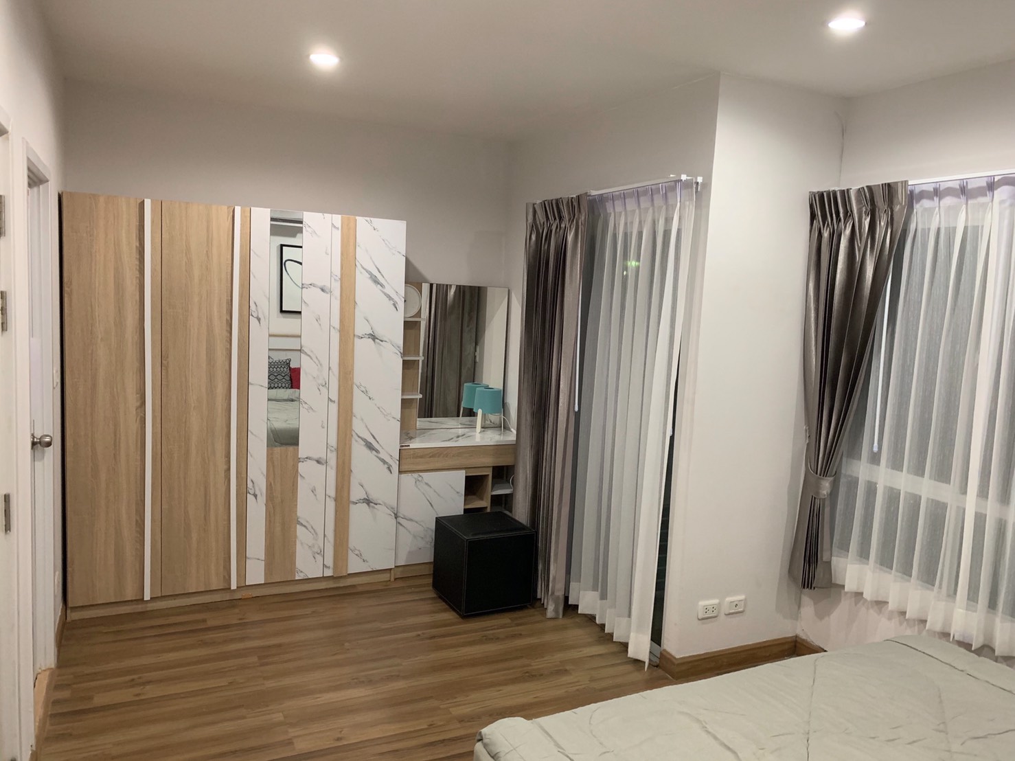 ให้เช่าทาวน์เฮ้าส์ 2 ชั้น หมู่บ้านวิลเลต ไลท์ พัฒนาการ (Villette Lite Pattanakarn 38) แต่งครบพร้อมอยู่ มี 3 ห้องนอน 2 ห้องน้ำ