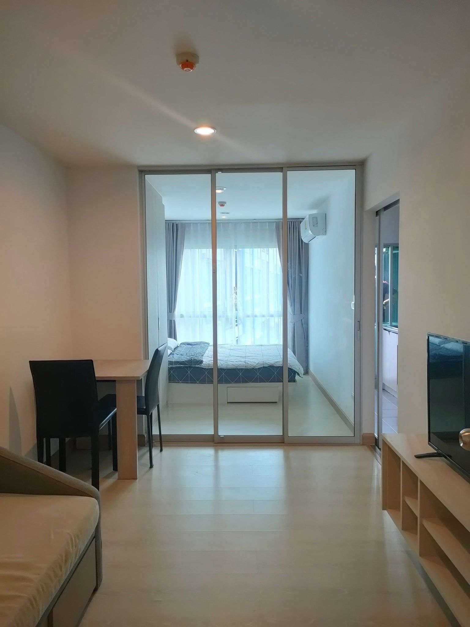 ให้เช่าคอนโดพร้อมอยู่ ราคา 7,000 บาท/เดือน (สัญญา 1 ปีขึ้นไป) ใกล้ BTS สำโรง และห้างอิมพีเรียลสำโรงเพียง 500 เมตร ***ส่วนต่อขยายรถไฟฟ้าสายสีเหลือง***