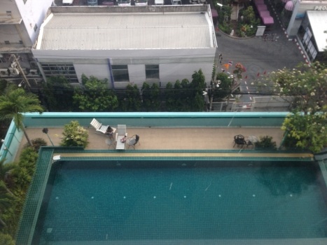 ขายคอนโดLamaison Paholyothin 24 (ลาเมซอง พหลโยธิน 24 ) 1 นอน 1 น้ำ ขนาด 45.19 ตรม. ราคา 1.9 ลบ.พร้อมเครื่องใช้ไฟฟ้าและเฟอร์นิเจอร์ ชั้น 10 ขนาด 45.19 ตรม. 1 ห้องนอน 1 ห้องครัว 1 ห้องน้ำ วิวสระว่ายน้ำ