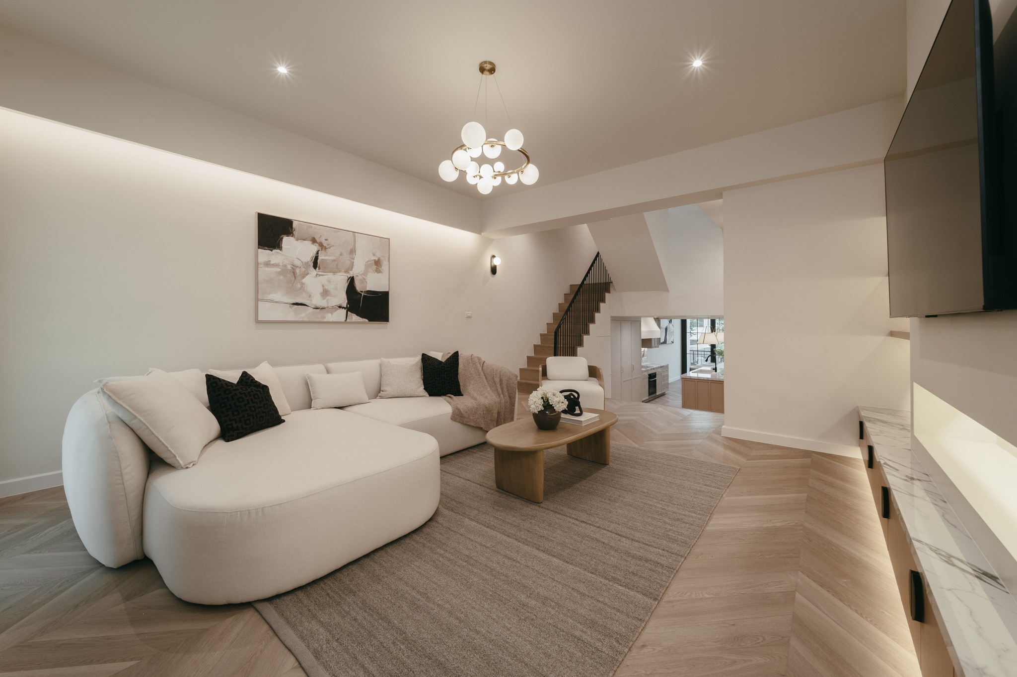 ขายและให้เช่าทาวน์โฮมติดเอกมัยทองหล่อ เดินถึง BTS พระโขนงได้ ทำเลเยี่ยมใจกลางเมืองติดเอกมัย ทองหล่อ เดินเพียงไม่กี่นาทีถึง BTS พระโขนง