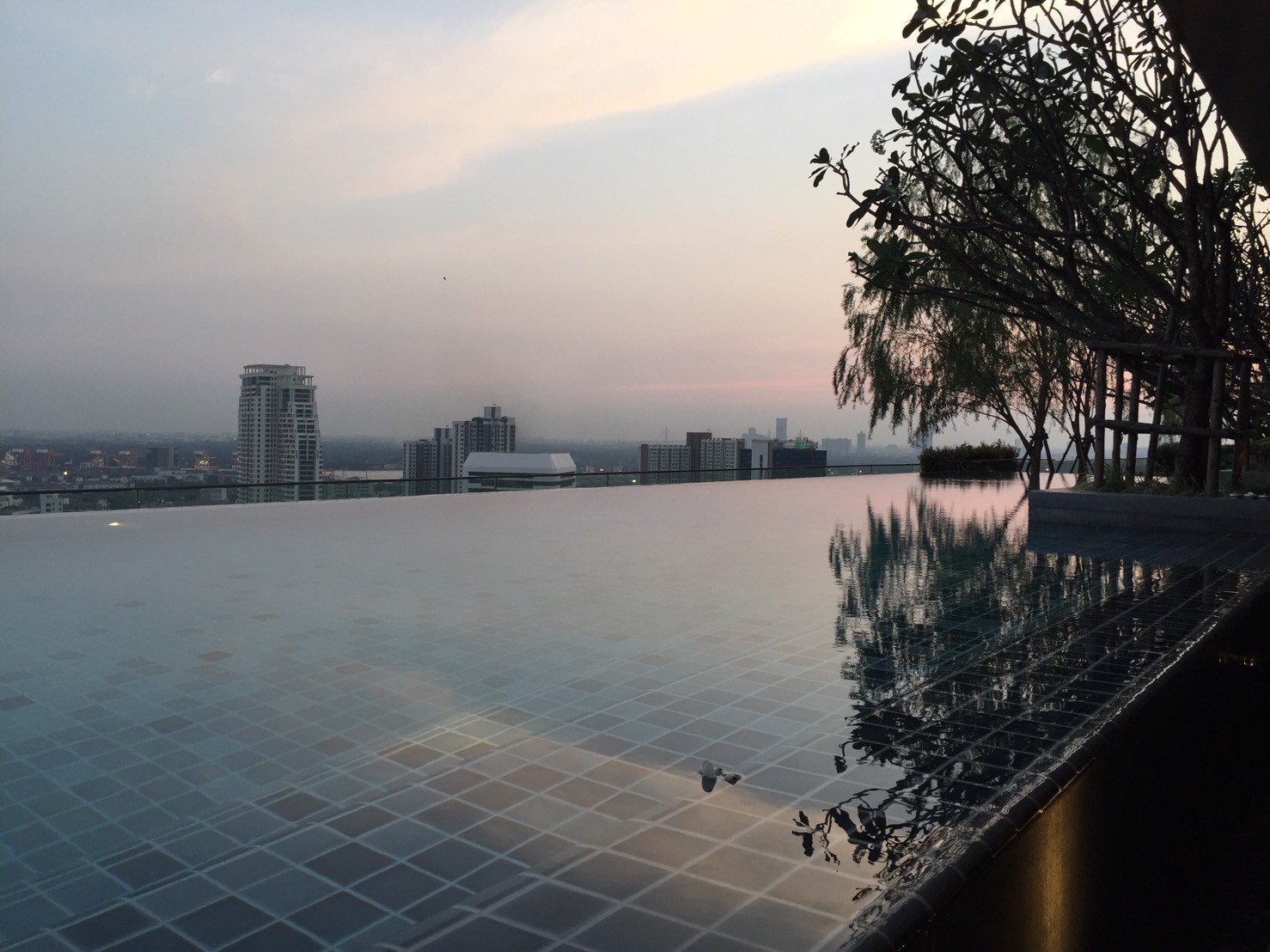 รหัสทรัพย์ 23650ให้เช่าคอนโด เดอะ ลอฟท์ เอกมัย THE LOFTS EKKAMAI ห้องสตูดิโอ พื้นที่ 28.11 ตรม