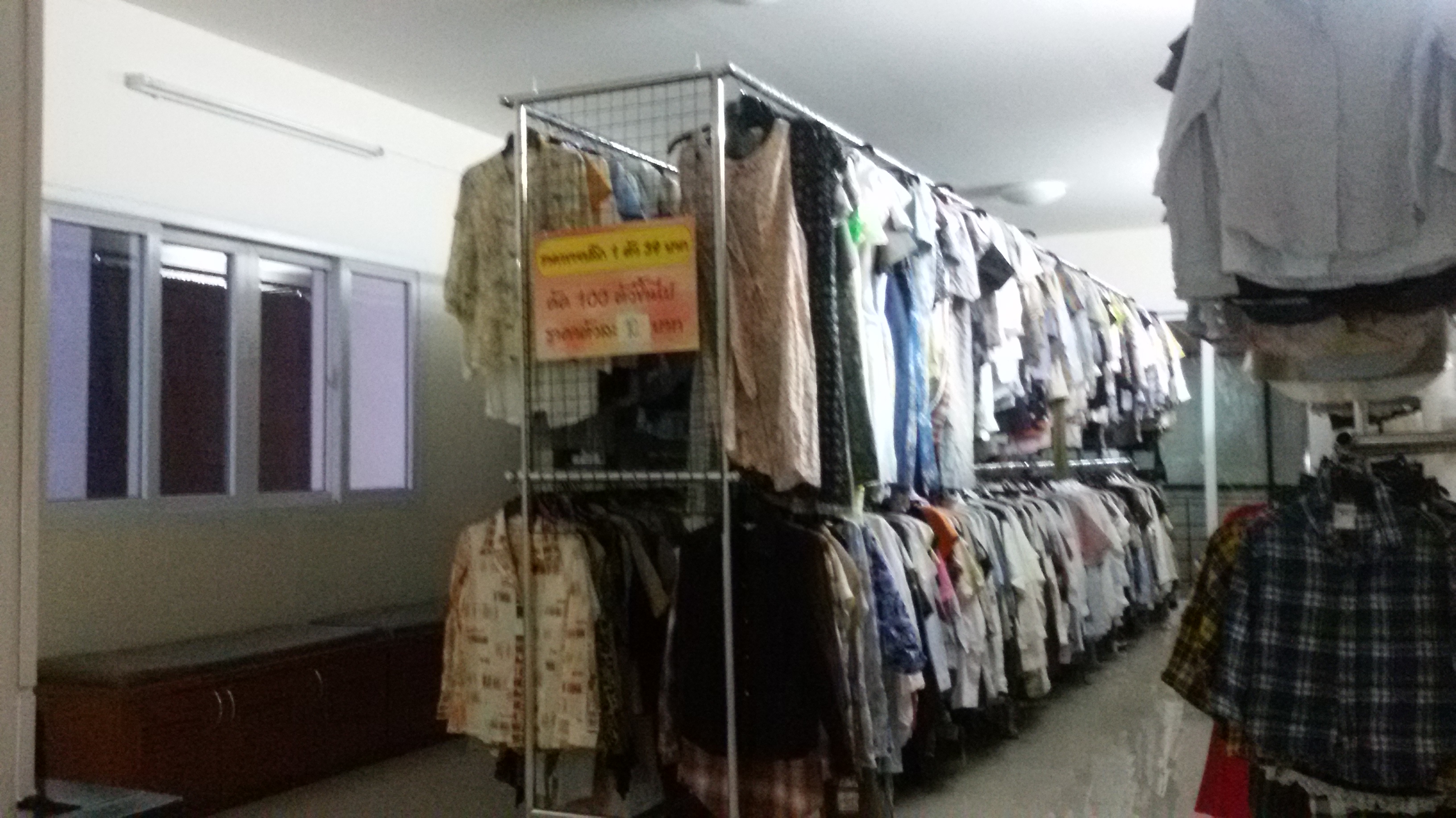 ขายตึกแถวอาคารพาณิชย์ 5 ชั้น ห้องมุม ชั้นลอยต่อเติมเต็มพื้นที่ มีชั้นใต้ดิน หน้ากว้าง 6 เมตร ตัวตึกติดถนนใหญ่