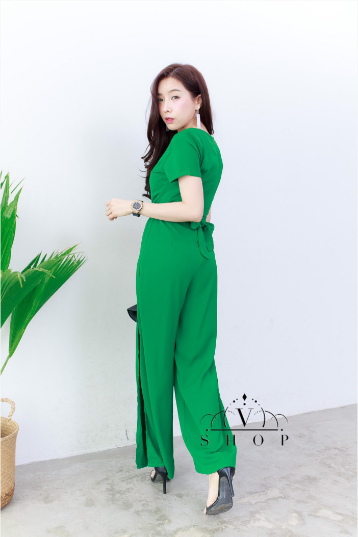 จั๊มสูทขายาวสีเขียว ผ้าทิ้งตัว ใส่สบาย ทรงสวย ดีเทลเก๋ๆผ่าข้าง