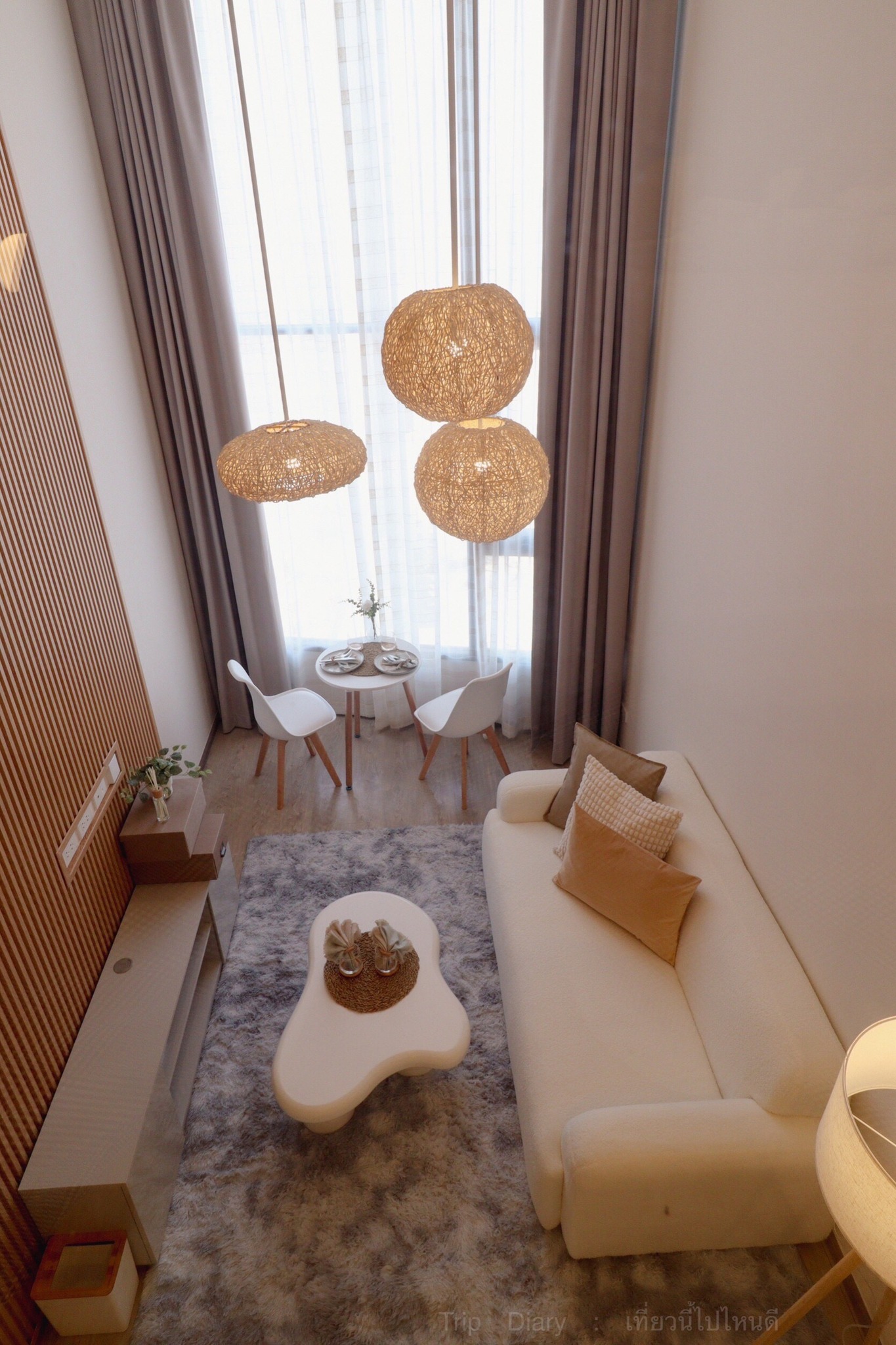 ✨ ให้เช่าคอนโดใหม่ SOHO Bangkok Ratchada (โซโห แบงค็อก รัชดา) 📍 ใกล้ MRT ห้วยขวางเพียง 200 เมตร | ห้องใหม่ สไตล์มูจิ | Duo Space 2 ชั้น เพดานสูง 4 เมตร วิวสวย ชั้น 18!