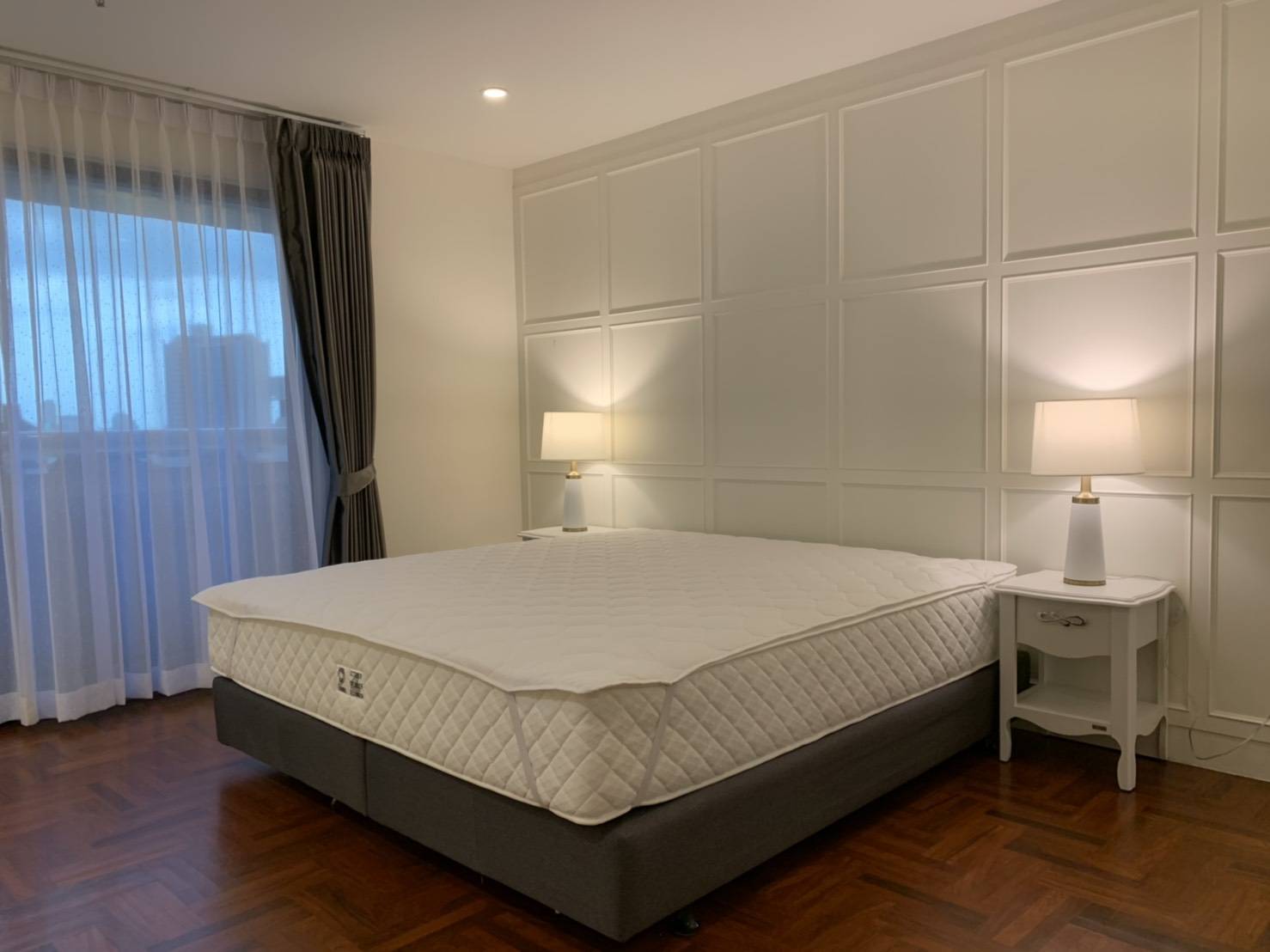 ให้เช่าคอนโด Baan Suanpetch (บ้าน สวนเพชร) 2 ห้องนอน 3 ห้องน้ำ 1 ห้องแม่บ้าน 1 ห้องรับแขก 1 ห้องครัว