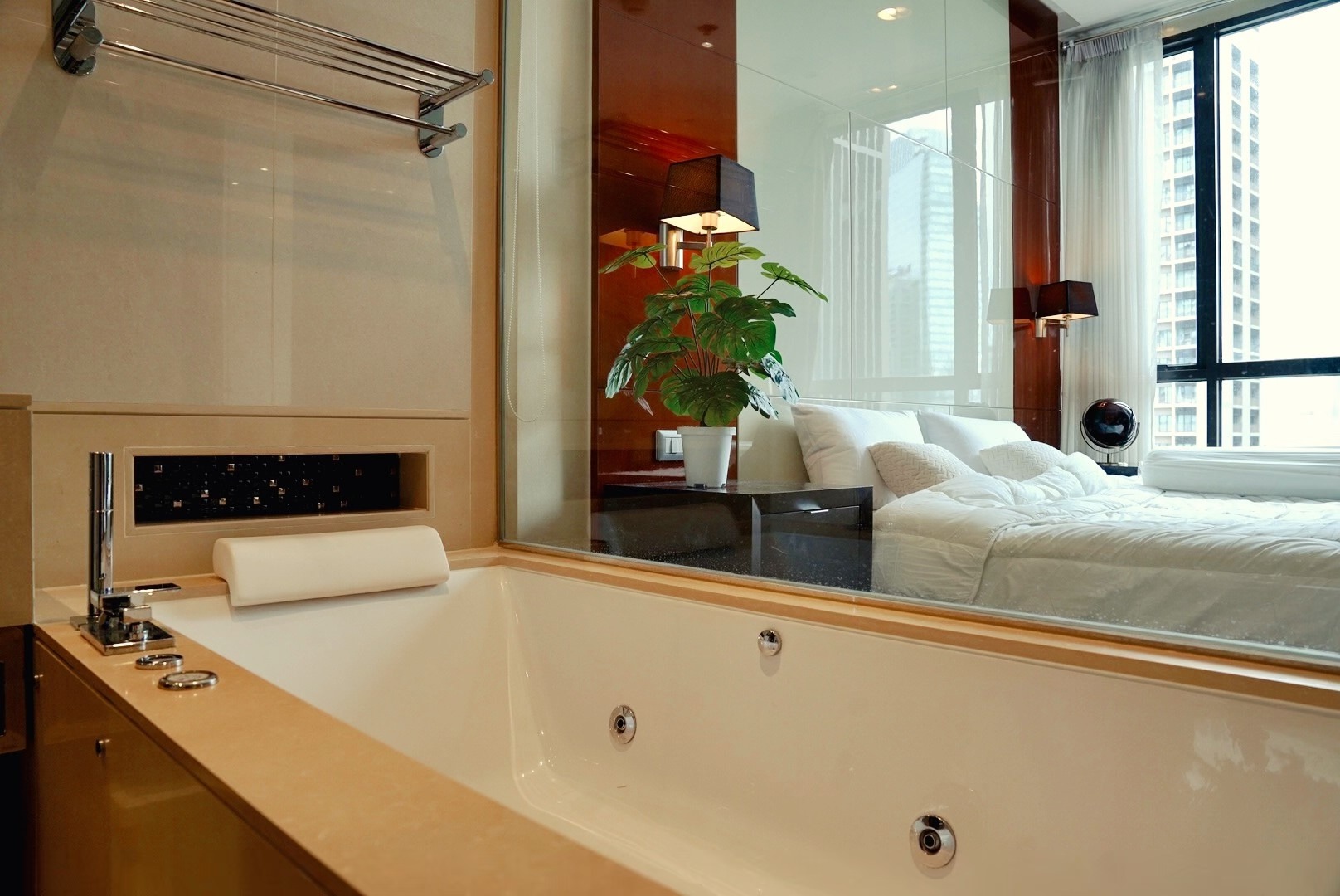 ให้เช่า / ขาย The Address Sukhumvit 28 – คอนโดหรู ใจกลางพร้อมพงษ์ เดินเพียง 300 ม. ถึง BTS!