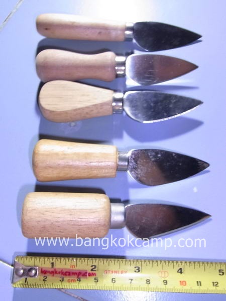 มีดทรงแปลก ด้ามไม้5เล่ม​ 120บาท
