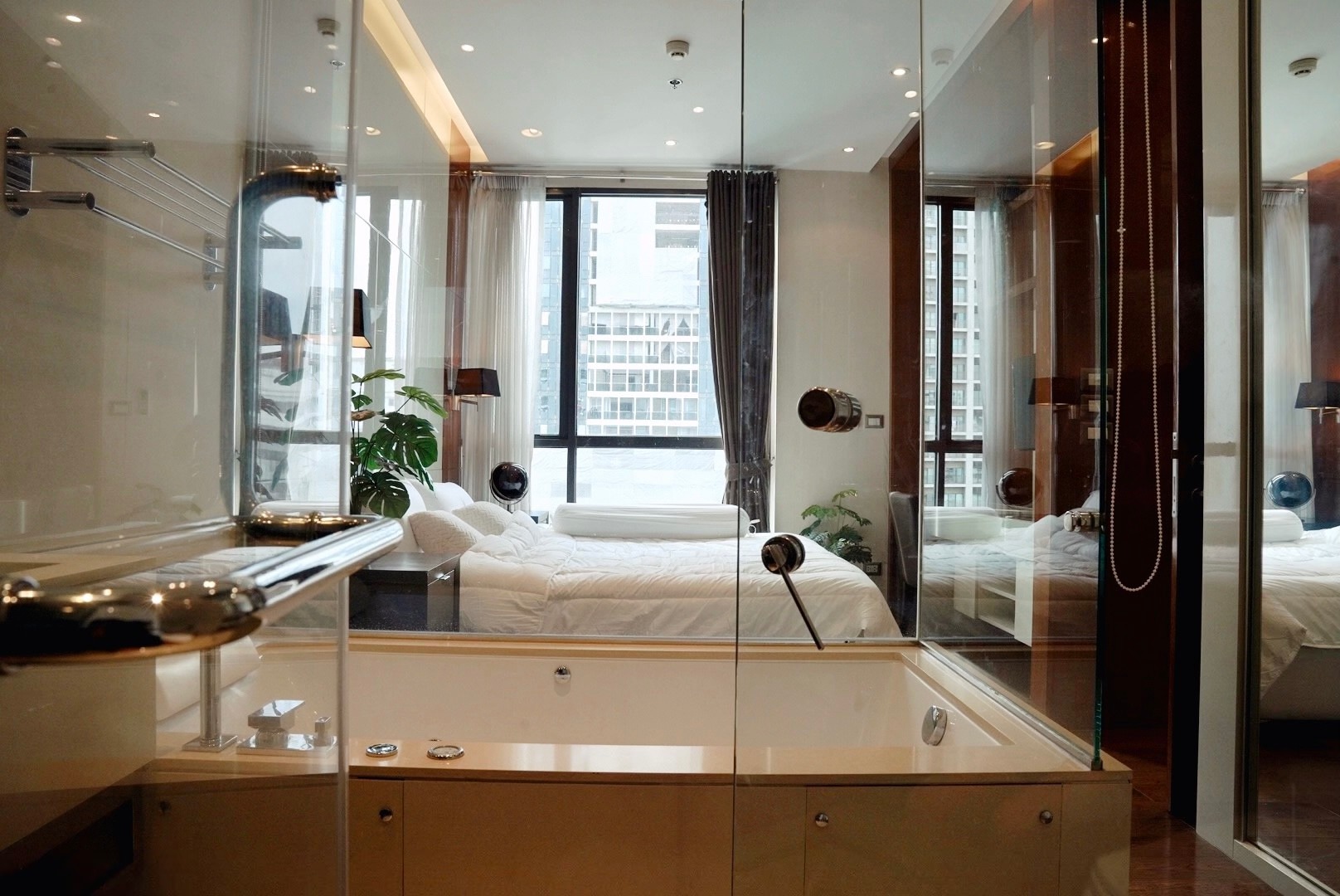 ให้เช่า / ขาย The Address Sukhumvit 28 – คอนโดหรู ใจกลางพร้อมพงษ์ เดินเพียง 300 ม. ถึง BTS!