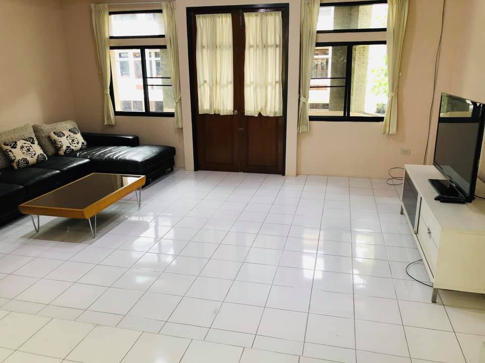 ให้เช่าบ้านและสำนักงานอโศก – พรหมพงษ์ ,ให้เช่าทาวน์เฮ้าส์ สุขุมวิทซอย 31 อโศก – พร้อมพงษ์ ราคาพิเศษ 59,000 บาท / เดือน