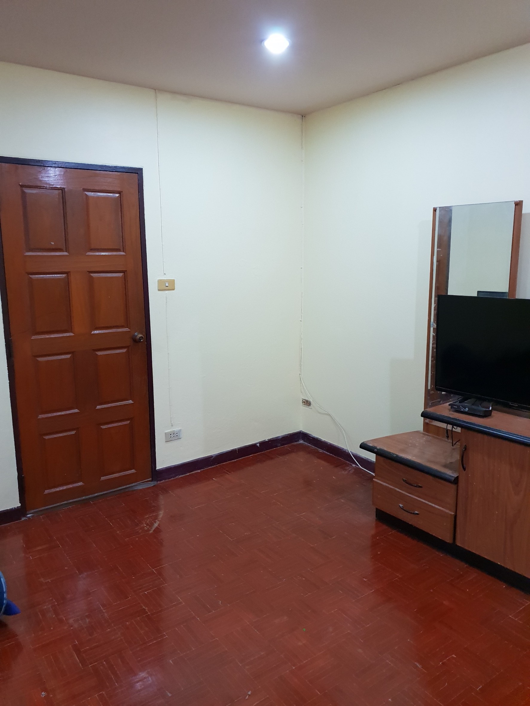 ขาย / เช่าบ้านแฝด 2 ชั้น หมู่บ้าน รังสิยา ซ.อุดมสุข 58 ถ.สุขุมวิท 103 ขายราคา 5.5 ล้าน 3 ห้องนอน