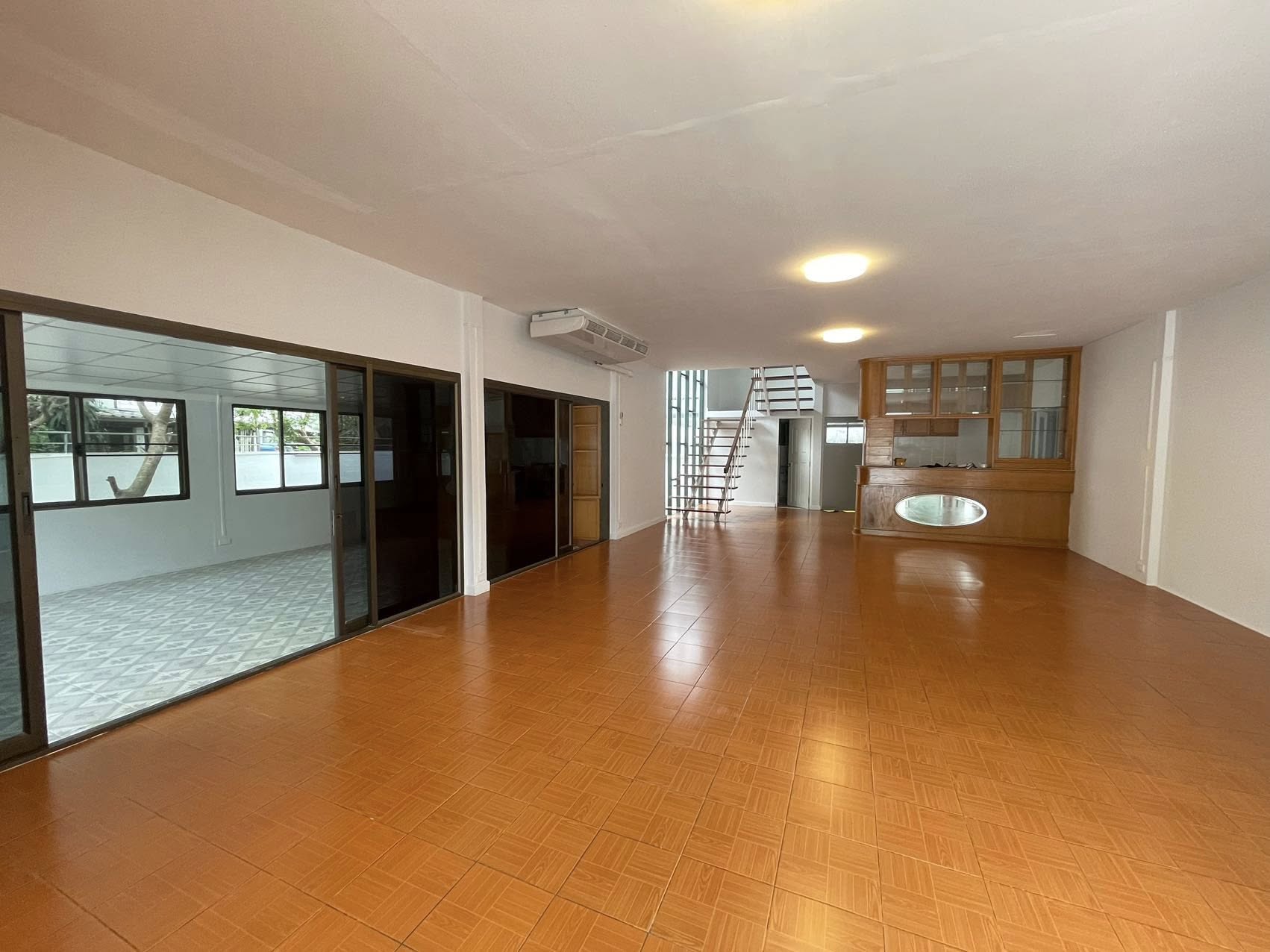 ให้เช่าบ้านเดี่ยว รัชดาภิเษก ซอย 19 / For Rent Single House Ratchadaphisek Soi 19 (English below)