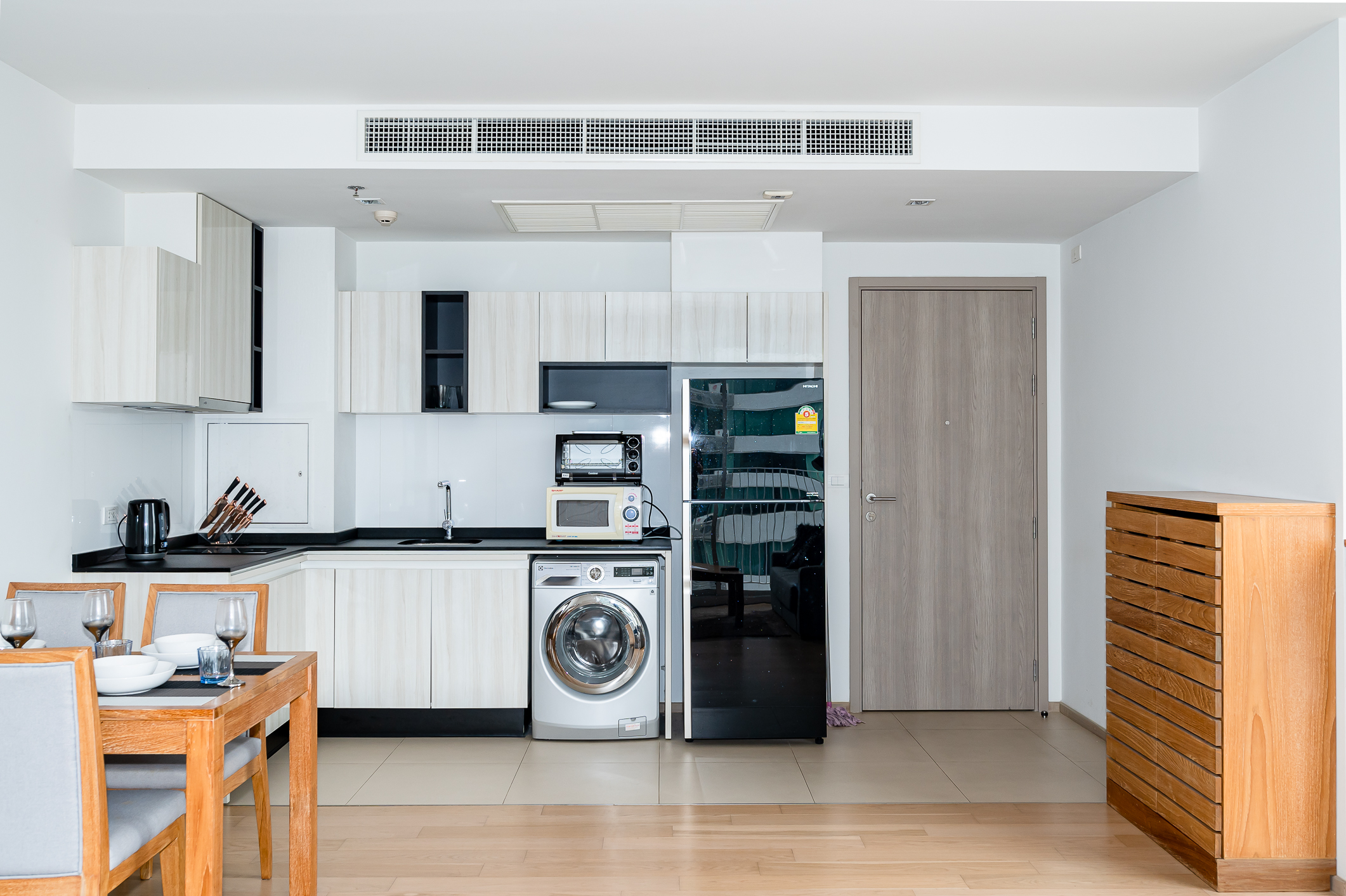 ให้เช่าคอนโด HQ by Sansiri (เฮช คิว บาย แสนสิริ) มีทั้งแบบ 1-2 ห้องนอน ห้องใหม่ยังไม่เคยพัก