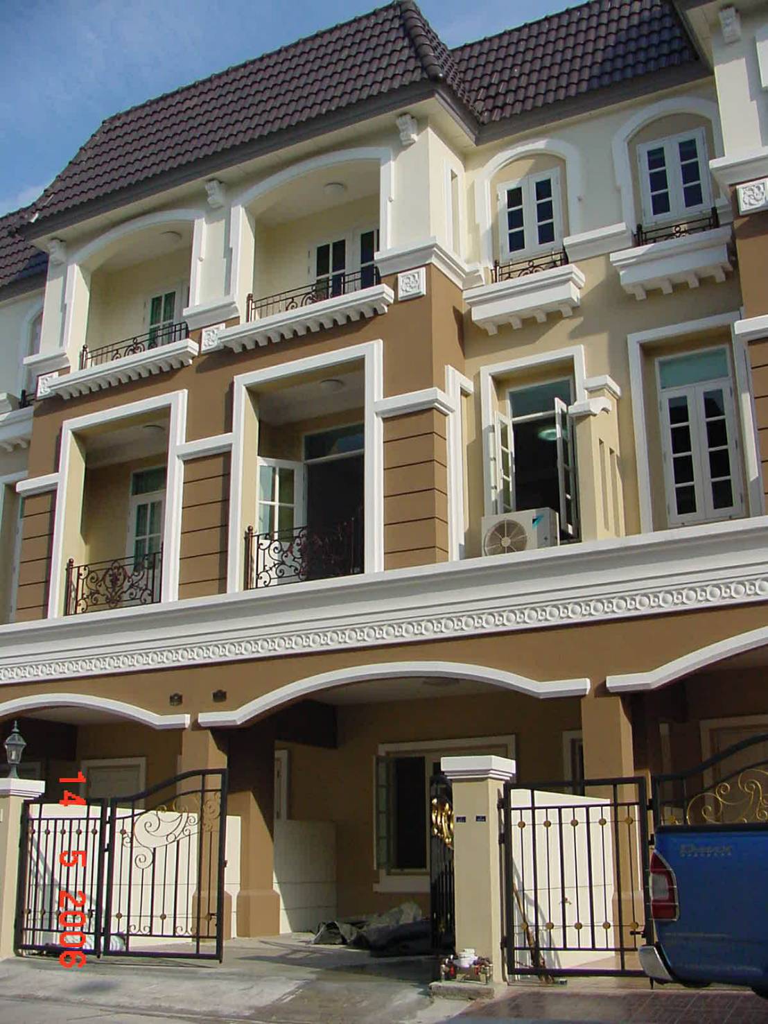 ให้เช่าบ้านพร้อมอยู่ ทาวน์โฮม 3 ชั้น หมู่บ้าน สราญพฤกษ์ ซอยลาดพร้าว130 รามคำแหง 81