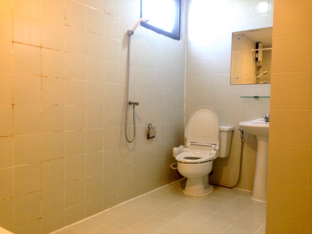 ให้เช่าคอนโด The Waterford Condominium (เดอะ วอเตอร์ฟอร์ด คอนโดมิเนียม) 4 ห้องนอน