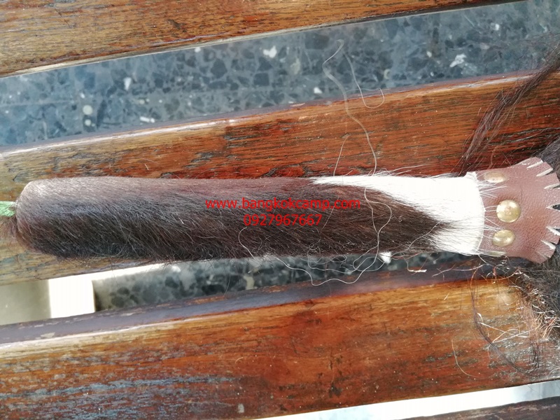 แส้ขนจามรีแท้ ด้ามหนัง​ ใหม่เก่าเก็บ ไม่ผ่านการใช้ (2) ขนสีดำ หายาก