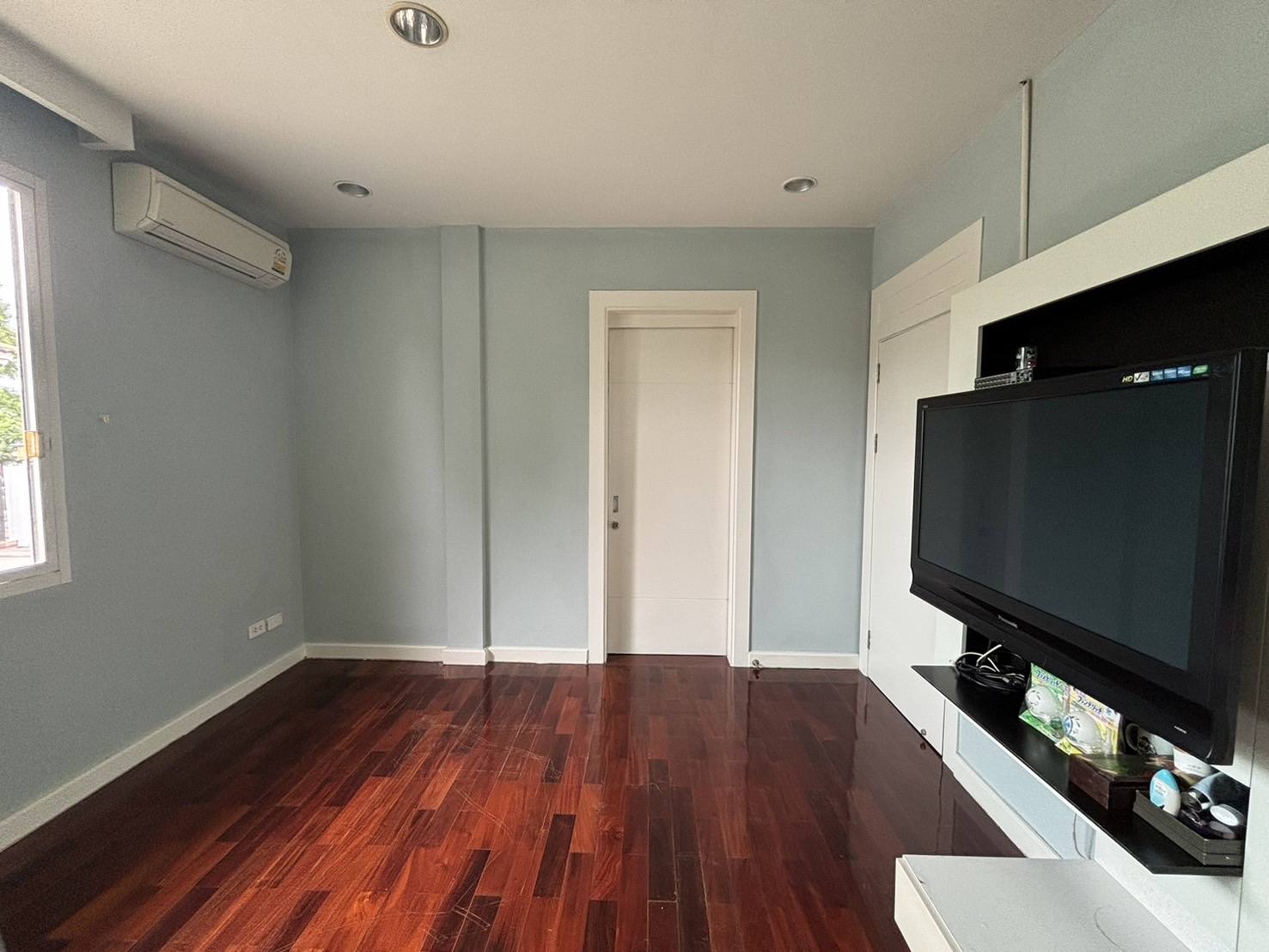 🏡 ให้เช่าบ้านเดี่ยวหรู หมู่บ้านบ้านลาดพร้าว Exclusive 📍 ถนนเลียบด่วนเอกมัย–รามอินทรา (ตรงข้าม The Crystal Park)