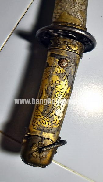 ดาบญี่ปุ่นลายมังกรเล่มเล็ก ฮาราคีรี กระไหล่เงิน ใบมีดเป็นเหล็กลาย (ใบมีดดามัสกัส)