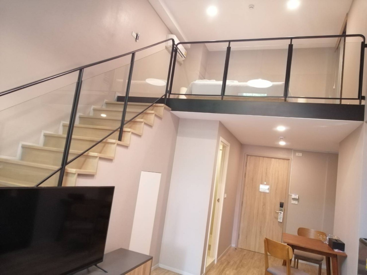 ให้เช่าคอนโด Blossom Condo @ Sathorn - Charoenrat (บลอสซั่ม คอนโด สาทร-เจริญราษฎร์ แบบ 1 ห้องนอน 1 ห้องน้ำ ขนาด30 ตรม อาคาร A