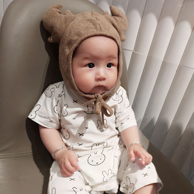 หมวกผูกคาง แต่งหูกวาง
