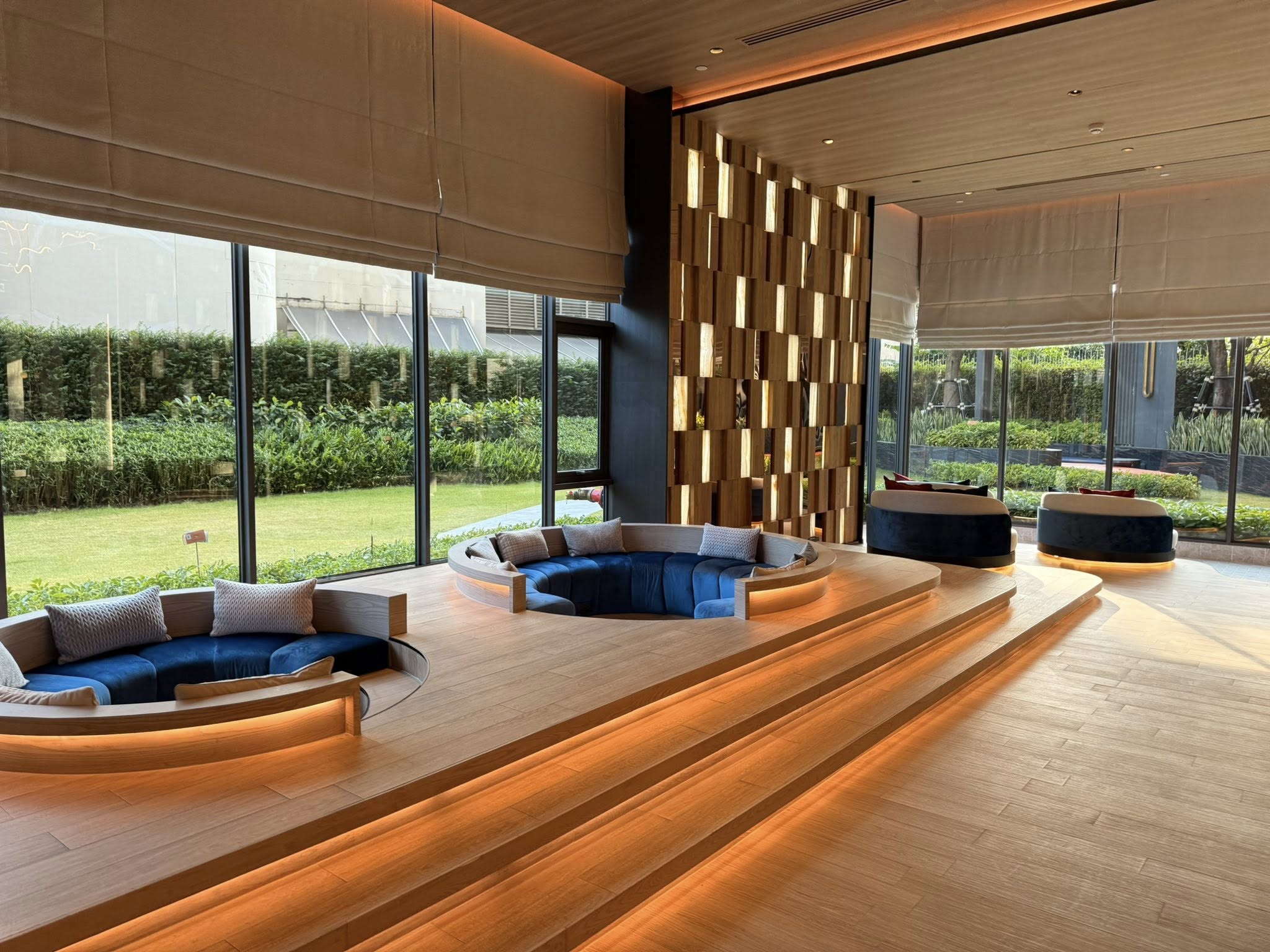 ให้เช่าคอนโดใหม่ Life Rama 4 - Asoke (ไลฟ์ พระราม 4 - อโศก) วิวแม่น้ำสวยมาก ใกล้ MRT ศูนย์สิริกิติ์ เพียง 300 เมตร