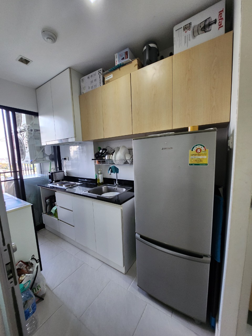 ขายคอนโด The Green Condo 3 เดอะ กรีน คอนโด 3 เฟส : 3 ชั้น: 7 แบบ 1 ห้องนอน 1 ห้องน้ำ 1 ห้องนั่งเล่นและ 1 ห้องครัว ขนาด 31.5 ตารางเมตร