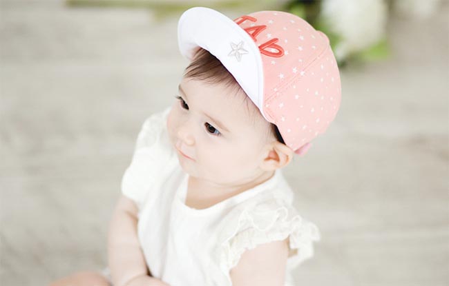 หมวกแก๊ปเด็ก แต่งลายดาว ปัก "STAR" ด้านหน้า