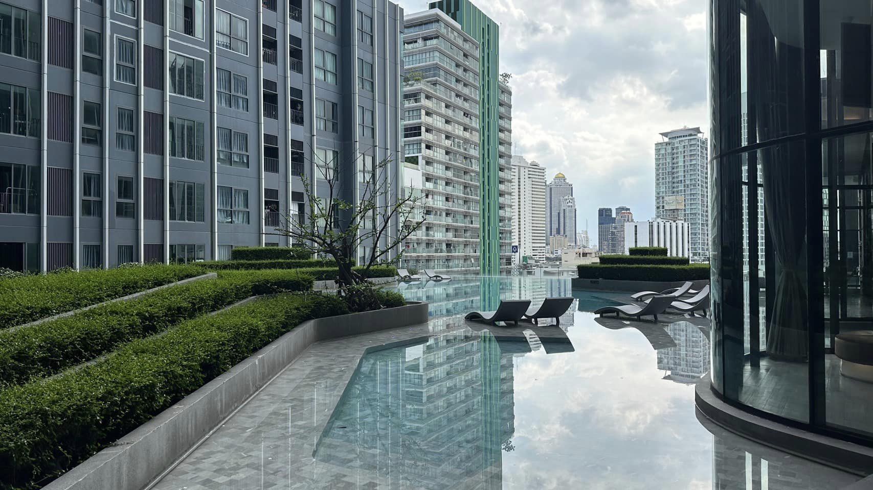 ให้เช่า IDEO Q Chula - Samyan (ไอดีโอ คิว จุฬา - สามย่าน) ห้อง สตูดิโอ ขนาด 28 ตรม. ตึก North ชั้น 30 วิวสระว่ายน้ำ วิวห้องสวยมาก