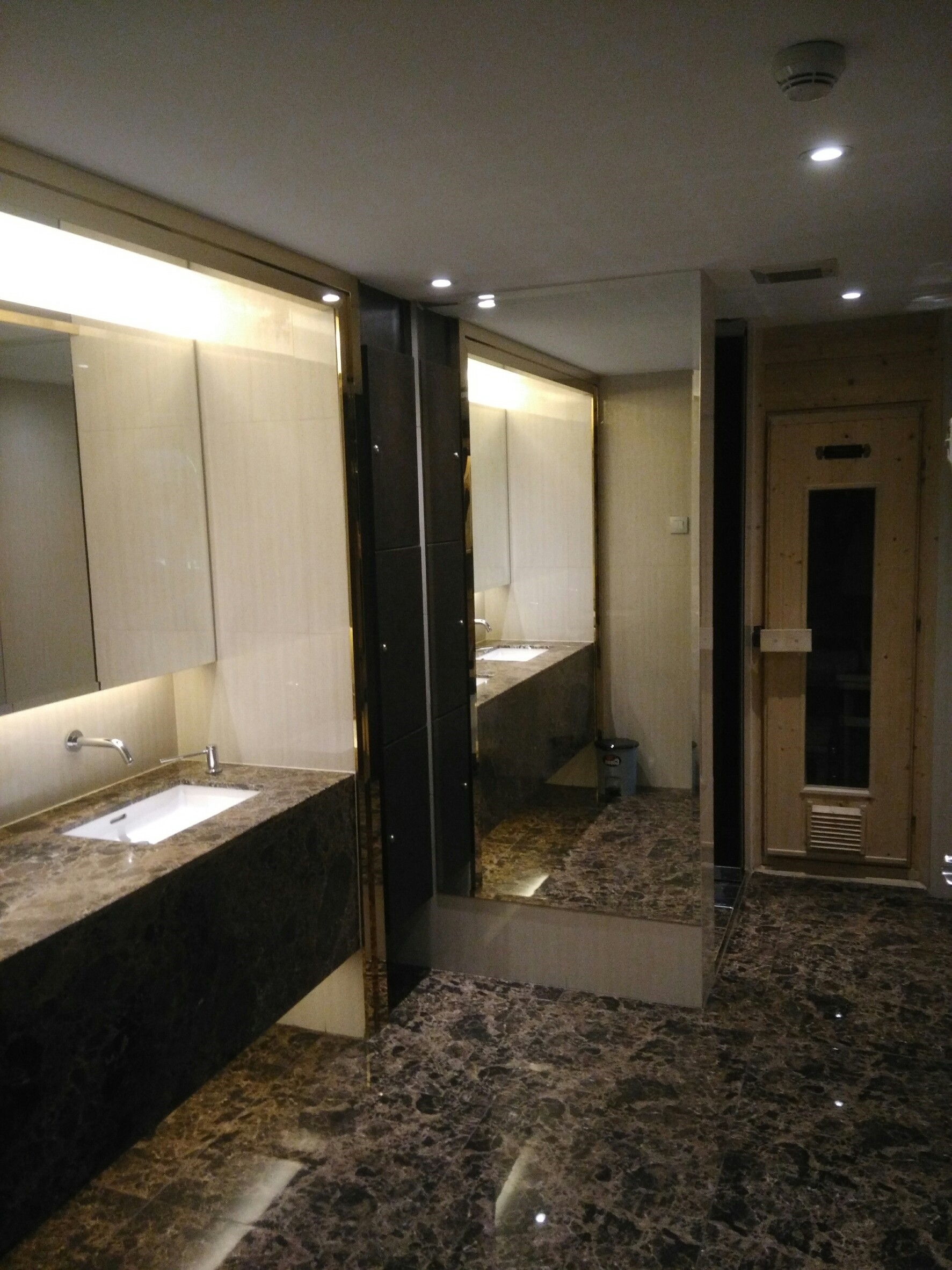 ขาย / เช่า คอนโด H Sukhumvit 43 (เอช สุขุมวิท 43) 1ห้องนอน 1 ห้องน้ำ 1ห้องรับแขก ห้องครัวในตัว พื้นที่ 40.92 ตร.ม ชั้น 9 ห้อง 99/53 วิวเมือง