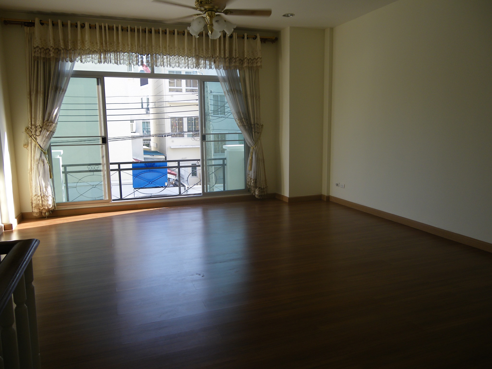 ขาย / ให้เช่า ทาวน์โฮม ,โฮมออฟฟิศ 3 ชั้น โครงการ Baan Klang Muang The Royal Monaco Srinakarin-Pattanakarn