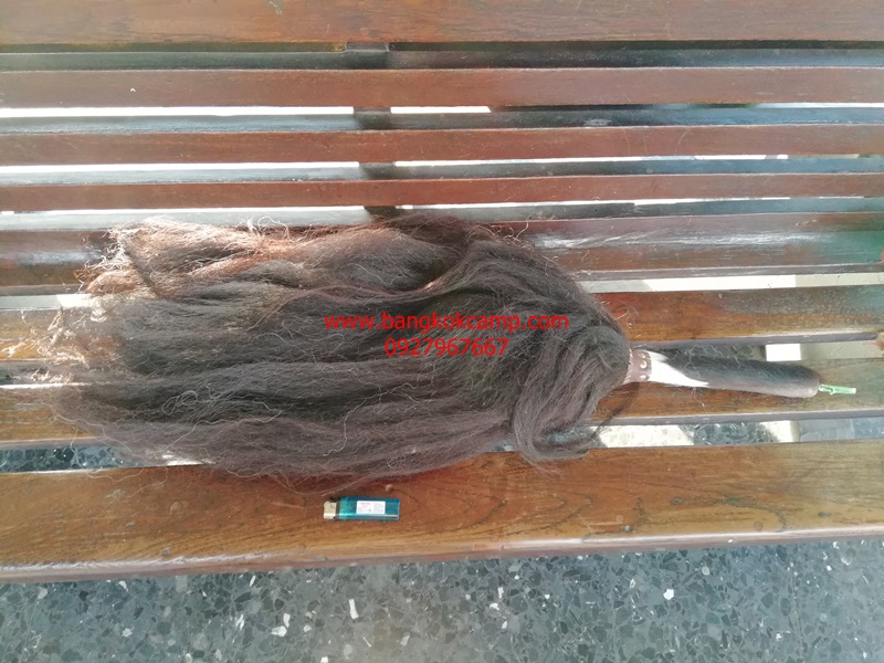 แส้ขนจามรีแท้ ด้ามหนัง​ ใหม่เก่าเก็บ ไม่ผ่านการใช้ (2) ขนสีดำ หายาก