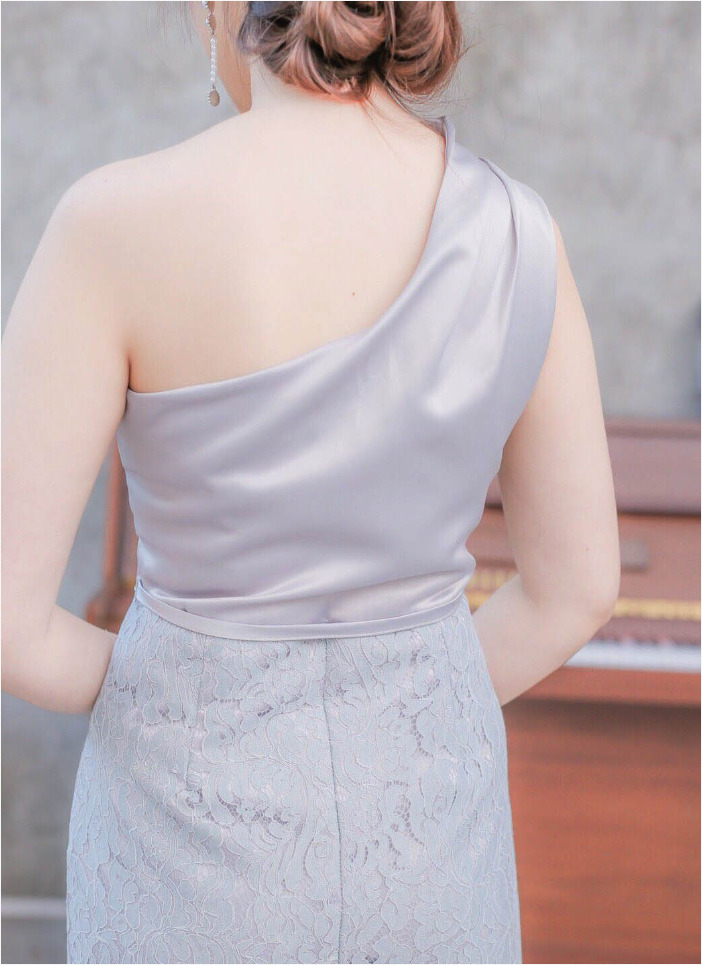 ชุดออกงาน/ชุดไปงานแต่งงานสีเทา ไหล่เฉียง ทรงเข้ารูป แนวเรียบหรู สวยสง่า