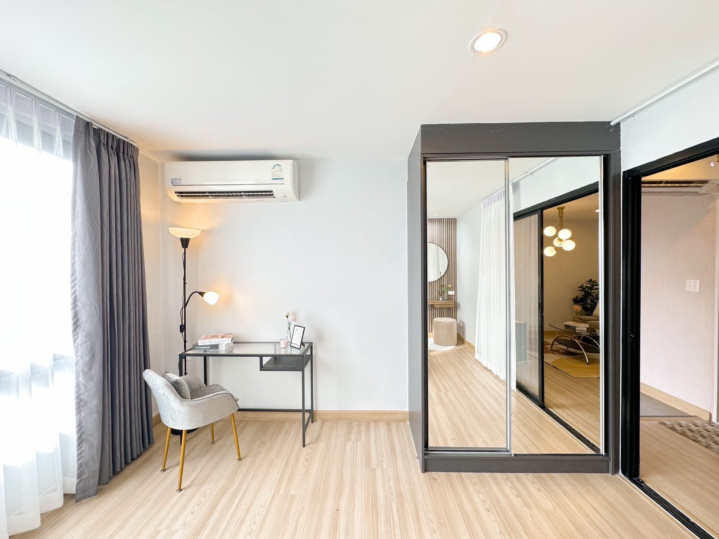 ขายคอนโด Niche Mono Bangna : เดอะ นิช โมโน บางนา 1 ห้องนอน 1 ห้องงน้ำ ขนาด 42 ชั้น 8 อาคาร ซี ห้องแต่งสงยครบตรงปก