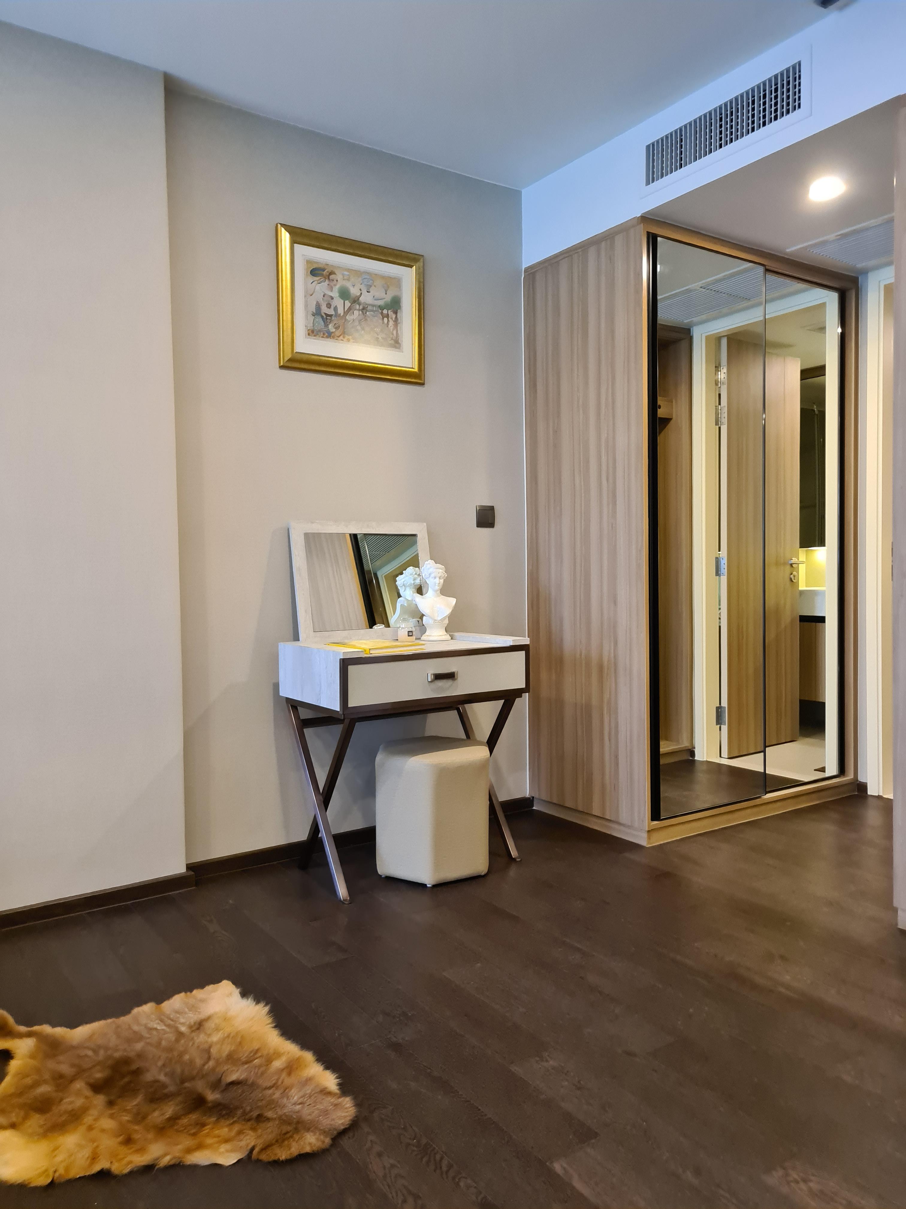 ขาย / เช่าคอนโด Na Vara Residence (ณ วรา เรสซิเดนซ์) หลังสวน(Freehold) ชั้นเพนท์เฮ้าส์ พร้อมเฟอร์นิเจอร์พรีเมียมครบชุด