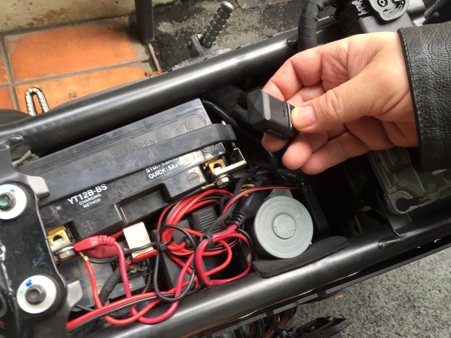 APRTECH Ducati DDA Adaptor for CTEK Charger with Indicator (สำหรับรถ Ducati)