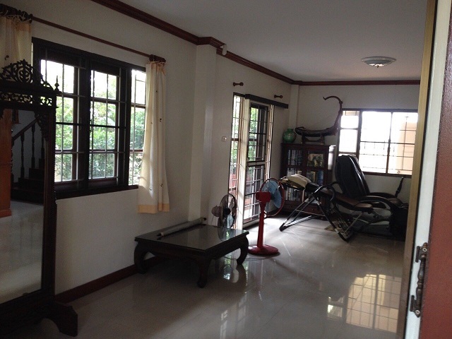 ขายบ้านเดียวหมู่บ้าน ลภาวัน โครงการ 9 ถนนเลียบคลองแอน 4 ห้อง 3 ห้องน้ำ 1 ห้องนั่งเล่น 1 ห้องโถง 1 ห้องครัว 1 ห้องทานอาหาร พื้นที่ 89 ตร.ว ถนนราชพฤกษ์