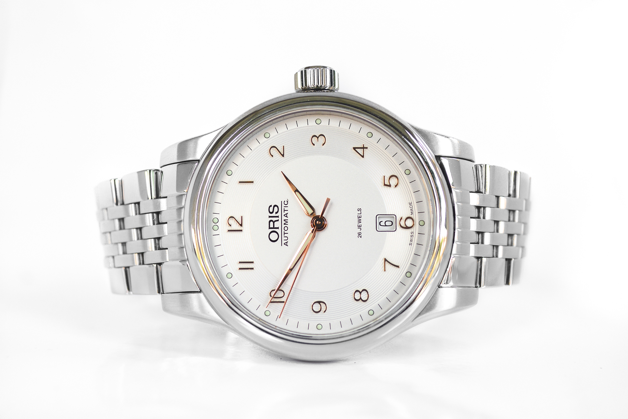 Oris Classic Date Auto เรือนเหล็ก กระจกแซฟไฟร์ โรเตอร์แดง (Sold)
