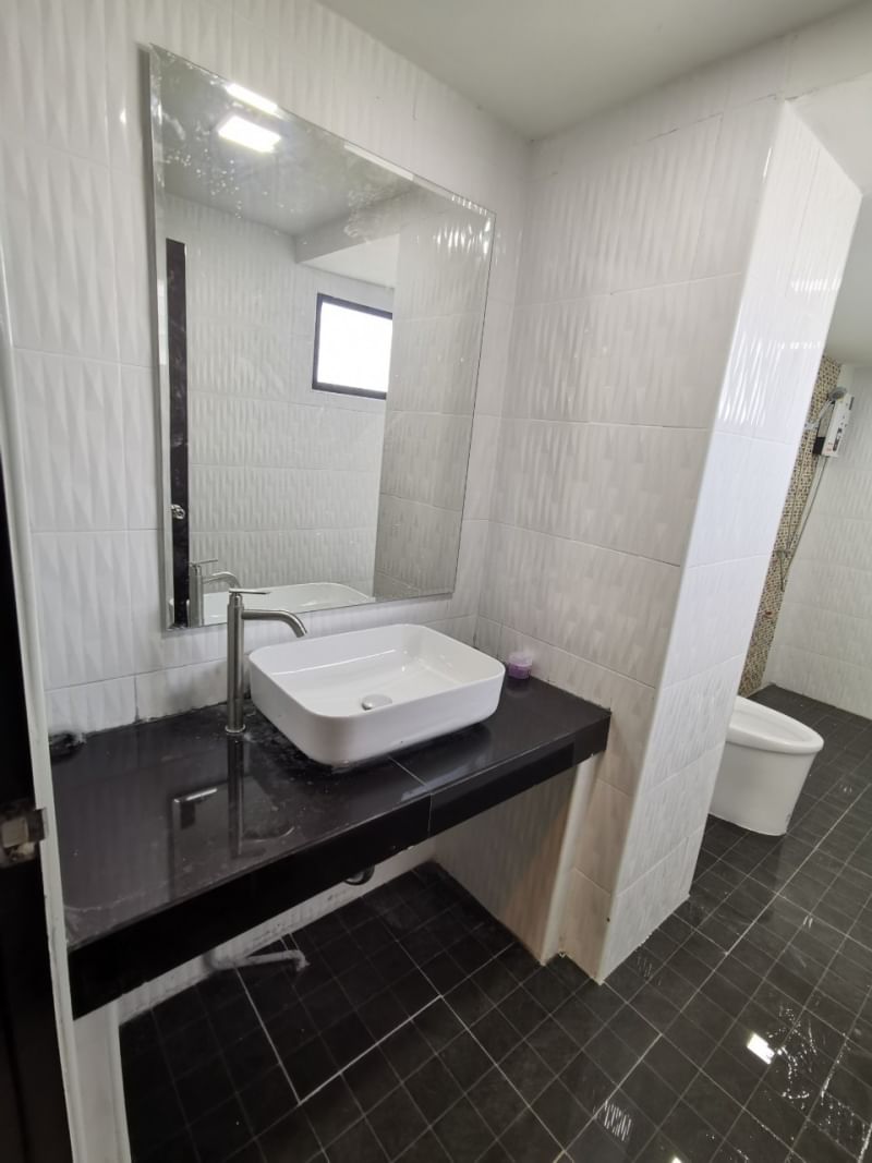 ขาย /ให้เช่าคอนโดติดถนนสีลมคอนโดใกล้ BTSช่องนนทรี คอนโดไอทีเอฟ-สีลมพาเลช 200เมตร จากBTSช่องนนทรี