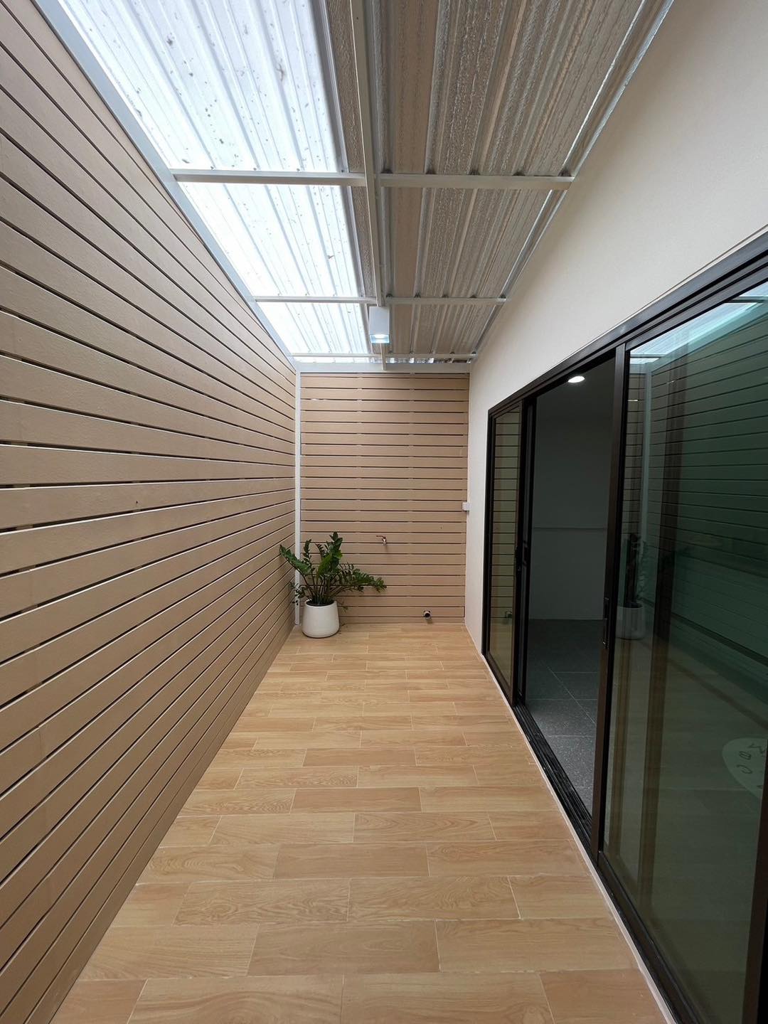 ทาวน์เฮาส์ 2 ชั้น ขายด่วน ราคาล่าสุดเพียง 2,490,000 บาท! ฟรีโอน 📣 🏠 ทาวน์เฮาส์ 2 ชั้น ขนาด 22 ตร.ว.