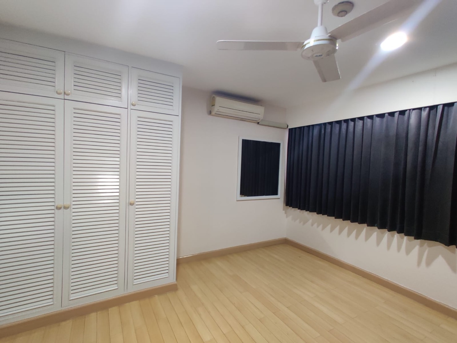 ขาย / ให้เช่าคอนโด Casa Viva (คาซ่า วีว่า) 2 ห้องนอน 3 ห้องน้ำ 1 ห้องครัว 1 ห้องแม่บ้าน ขนาด 146 ตรม