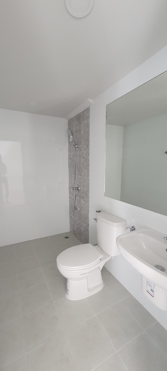 ขายด่วน ซื้อบ้านมีเงินทอน 800,000 บาท ทาวน์เฮ้าส์ไซส์ใหญ่ 2 ชั้น บ้านใหม่มือ 1 หน้ากว้าง 5.7 เมตร พื้นที่ 21 ตร.วา