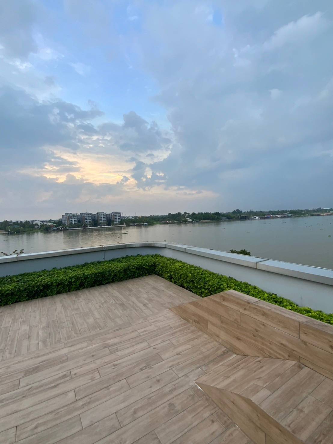 ขายคอนโด Politan Aqua 1 ห้องนอน 1 ห้องน้ำ ชั้น 48 ห้อง 29 ตรม. วิว เเม่น้ำ เลขที่ 11/1560 ที่จอดรถ 1 ที่ ขายราคา 3.35 ล้าน ค่าโอนคนละครึ่ง