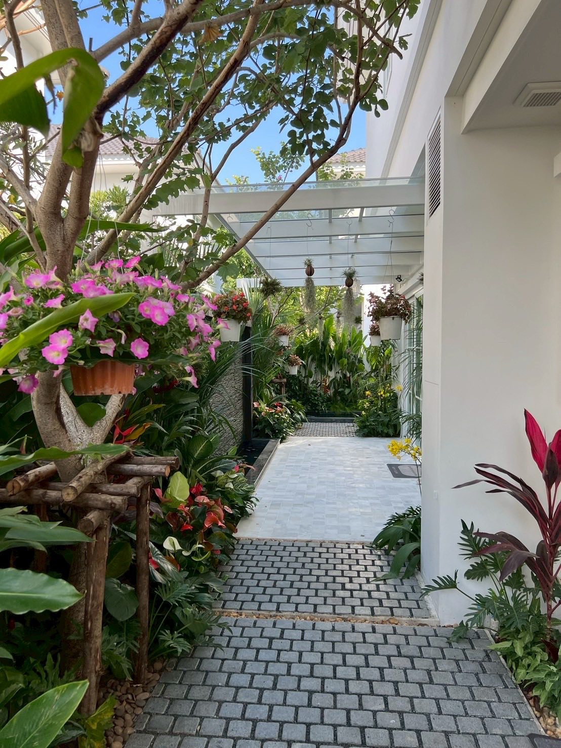 ขายบ้านเดี่ยวพร้อมอยู่ หมู่บ้านชัยพฤกษ์ บางนา กม.15 บิวท์อินทั้งหลัง ตกแต่งโดยซินแสจัดทิศตามหลักฮวงจุ้ย พร้อมสวนและน้ำตกเสริมพลังชีวิต