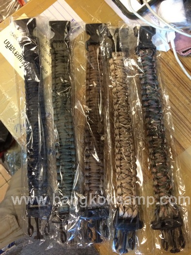 สายรัดข้อมือ (สีดำ) PARACORD BRACELET ถักจากเชือกพาราคอด PARACORD550 รับน้ำหนักได้550ปอนด์ รุ่นใหม่มี นกหวีด