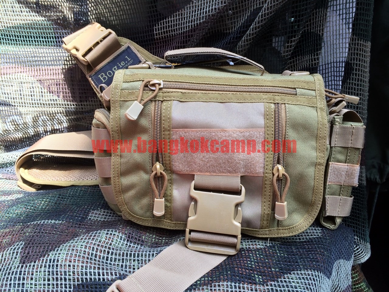 กระเป๋าซ่อนปืนขนาดกลาง ยี่ห้อโบกี้วัน แท้ 100% ขนาด 25x19x8 ซม. ผลิตจากผ้าคอร์ดูร่า (CORDURA) สี ทราย