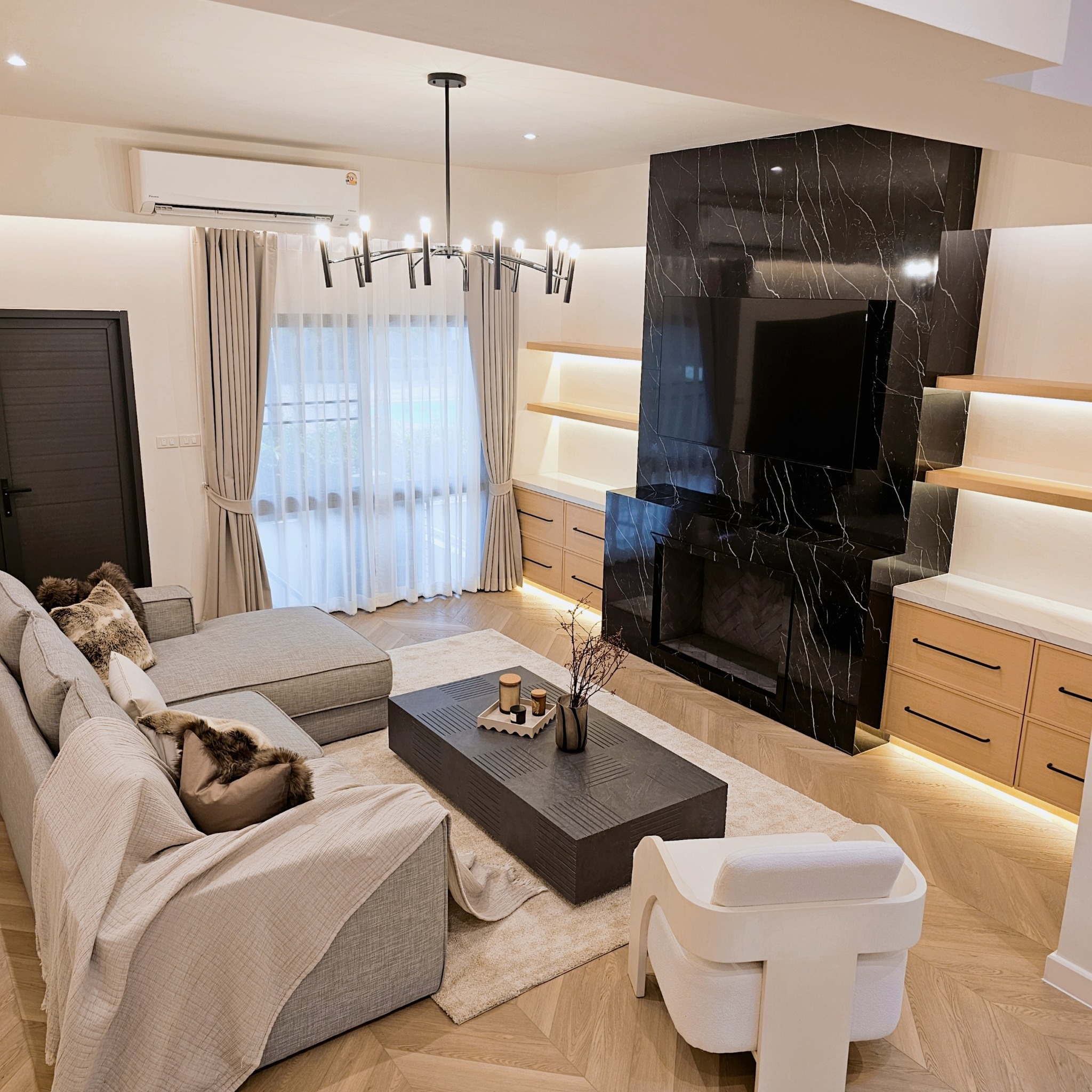 ขายและให้เช่าทาวน์โฮมติดเอกมัยทองหล่อ เดินถึง BTS พระโขนงได้ ทำเลเยี่ยมใจกลางเมืองติดเอกมัย ทองหล่อ เดินเพียงไม่กี่นาทีถึง BTS พระโขนง