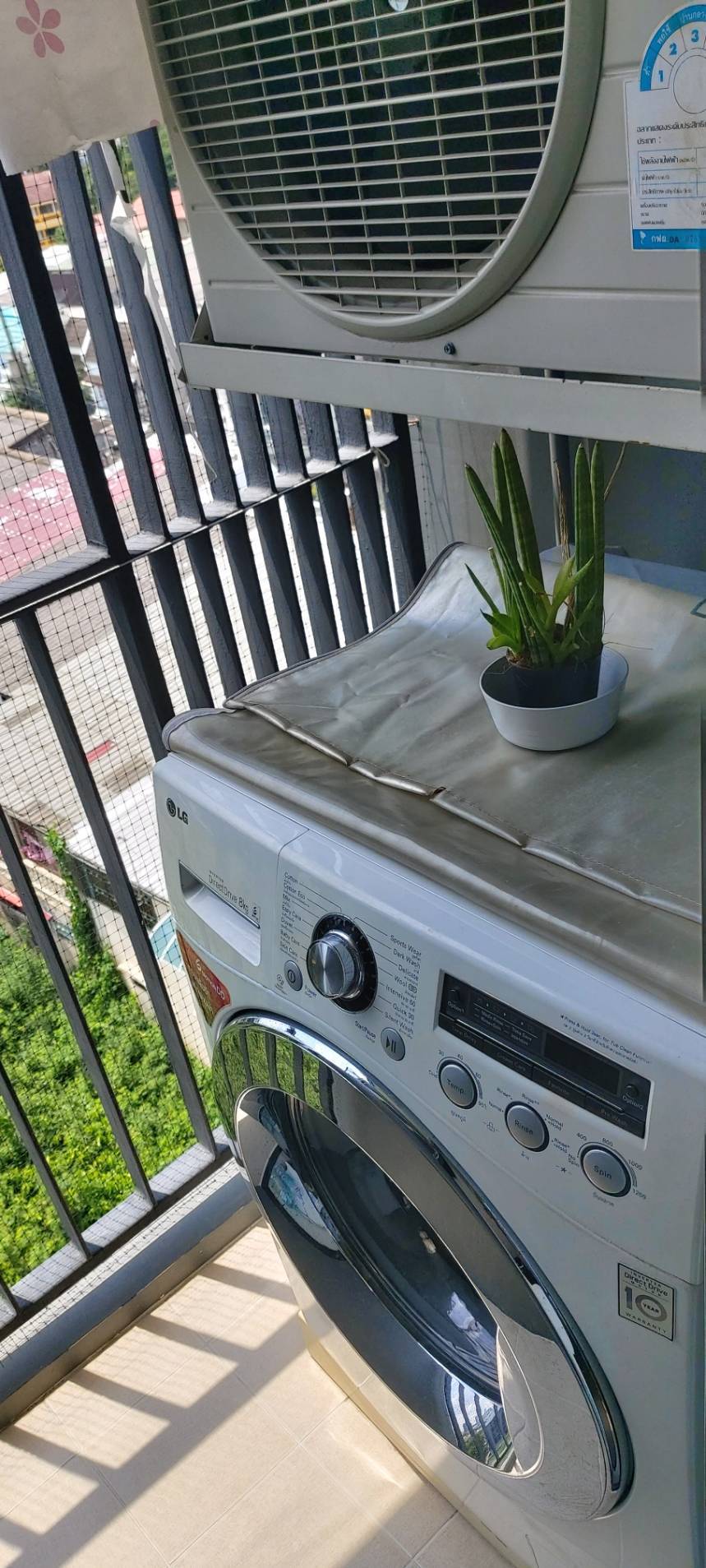 ขายคอนโด The Green Condo 3 เดอะ กรีน คอนโด 3 เฟส : 3 ชั้น: 7 แบบ 1 ห้องนอน 1 ห้องน้ำ 1 ห้องนั่งเล่นและ 1 ห้องครัว ขนาด 31.5 ตารางเมตร